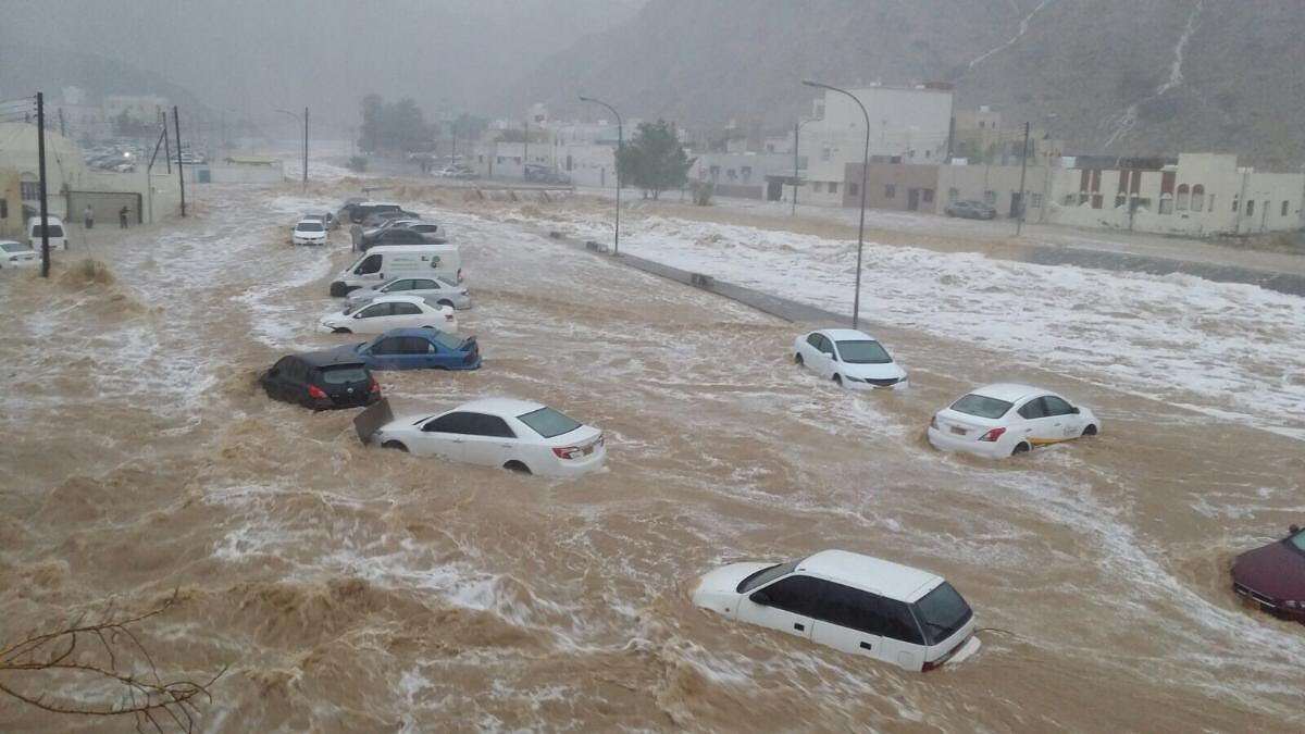 الأرصاد يحذر من أمطار غزيرة على هذه المحافظات اليمنية خلال الساعات القادمة 