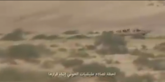 شاهد.. لحظة تصادم أطقم الحوثيين مع مسلحيهم أثناء فرارهم على وقع ضربات الجيش الوطني في جبهة الجوف المشتعله (فيديو)