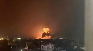 الطيران الأمريكي البريطاني يعاود قصفه لمدينة الحديدة غربي اليمن