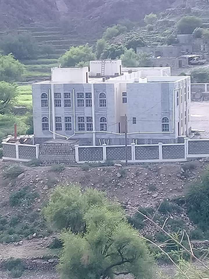 كان يعمل مورداً للقات .. شاهد صورة المنزل الكبير لمدير مكتب مدير أمن عدن في مسقط رأسه