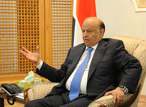هذا هو الوزير الأكثر جدلاً بين الأوساط السياسية ..وشعبية ً بين اليمنيين ويصر الرئيس هادي على التمسك به بكل الطرق  (الاسم - صورة )