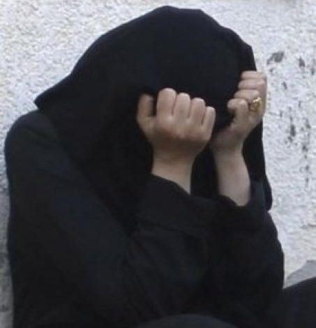 حدث في محافظة إب ..  فتاة تزوجت ابن عمها ولم تكتشف الكارثة إلا بعد ثلاث سنوات وما تزال تعاني حتى اليوم !
