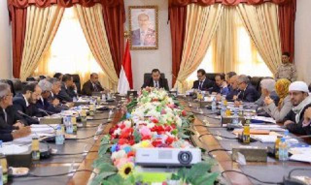 أول تسريب للتشكيلة النهائية للحكومة اليمنية الجديدة في ظل خيبة أمل ”برتقالية” و”زرقاء” (أسماء)