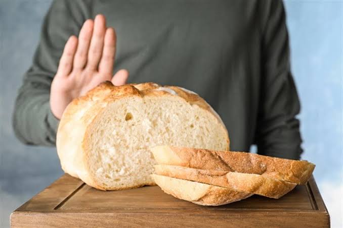 لا تتجاهلها !! .. 5 أعراض تحذيرية تشير إلى ضرورة التوقف عن تناول الخبز فورا