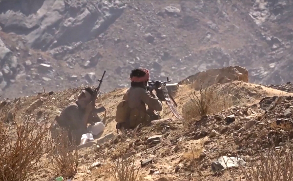 مواجهات عنيفة بين قوات حكومية ومليشيا الحوثي في هاتين المحافظتين.. وهذه آخر المستجدات العسكرية 