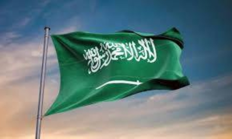 ضبط 3 أشخاص بينهم امرأة مارسوا فعلاً مخجلاً في الشارع وأمام الناس دون خجل بالسعودية