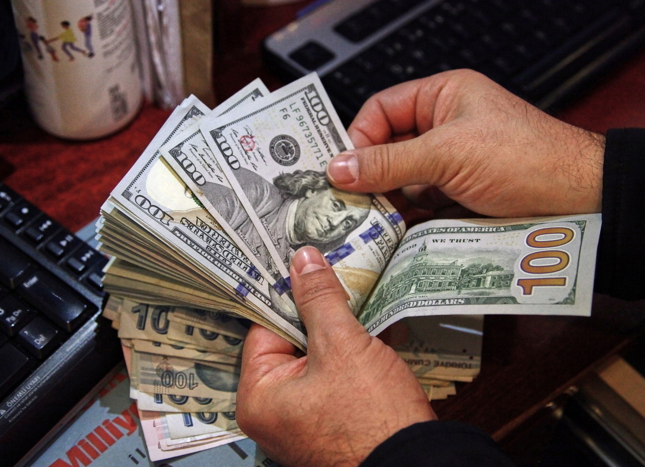 عملات لدول عربية ستنهار خلال أيام فاحذروا من اقتنائها !!.. لن تتوقع من هي