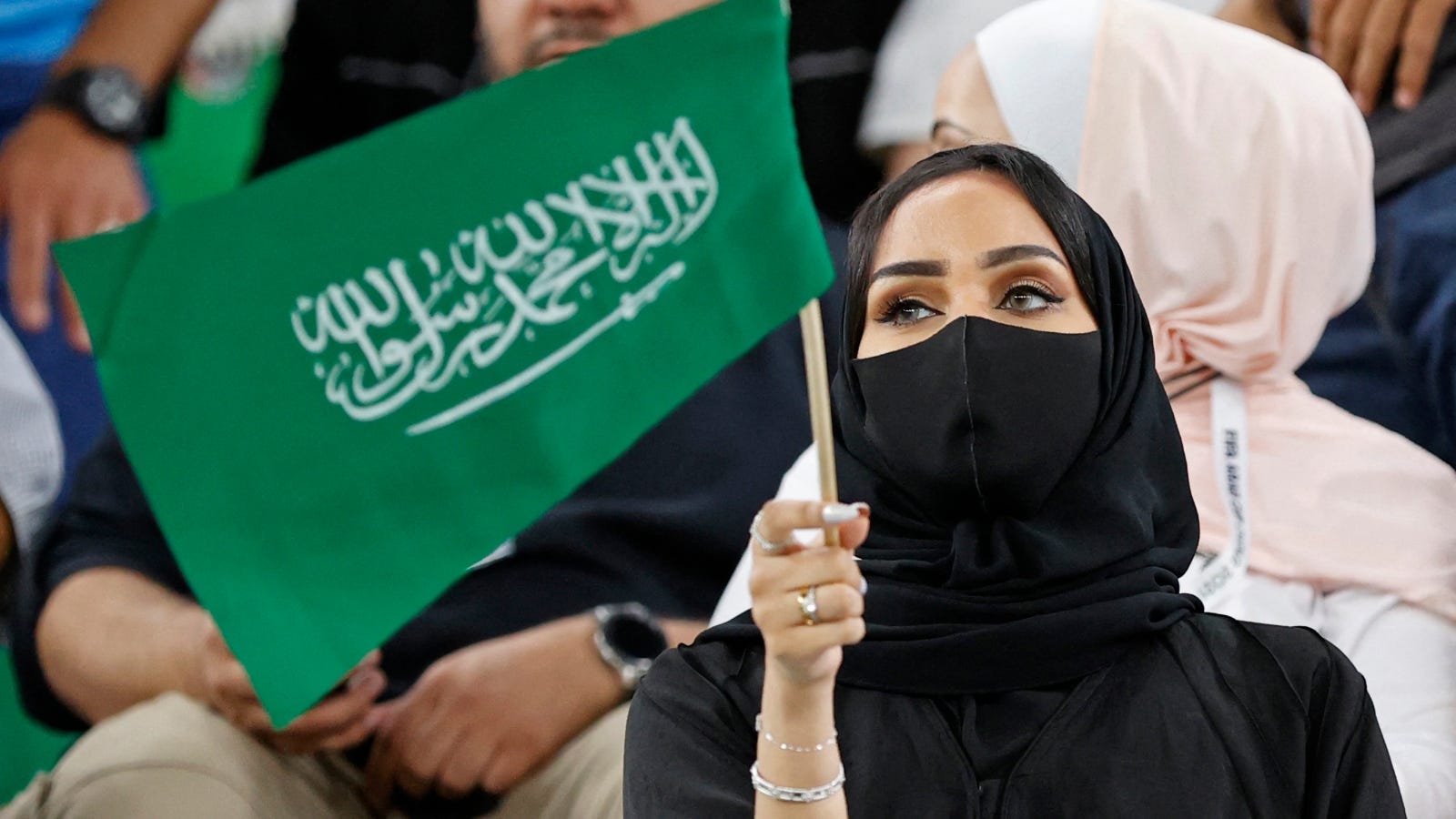القعيط يفاجيء الجميع ويطالب بإصدار قانون يلزم السعوديين بتعدد الزوجات..تصريح جريء وصادم!! 