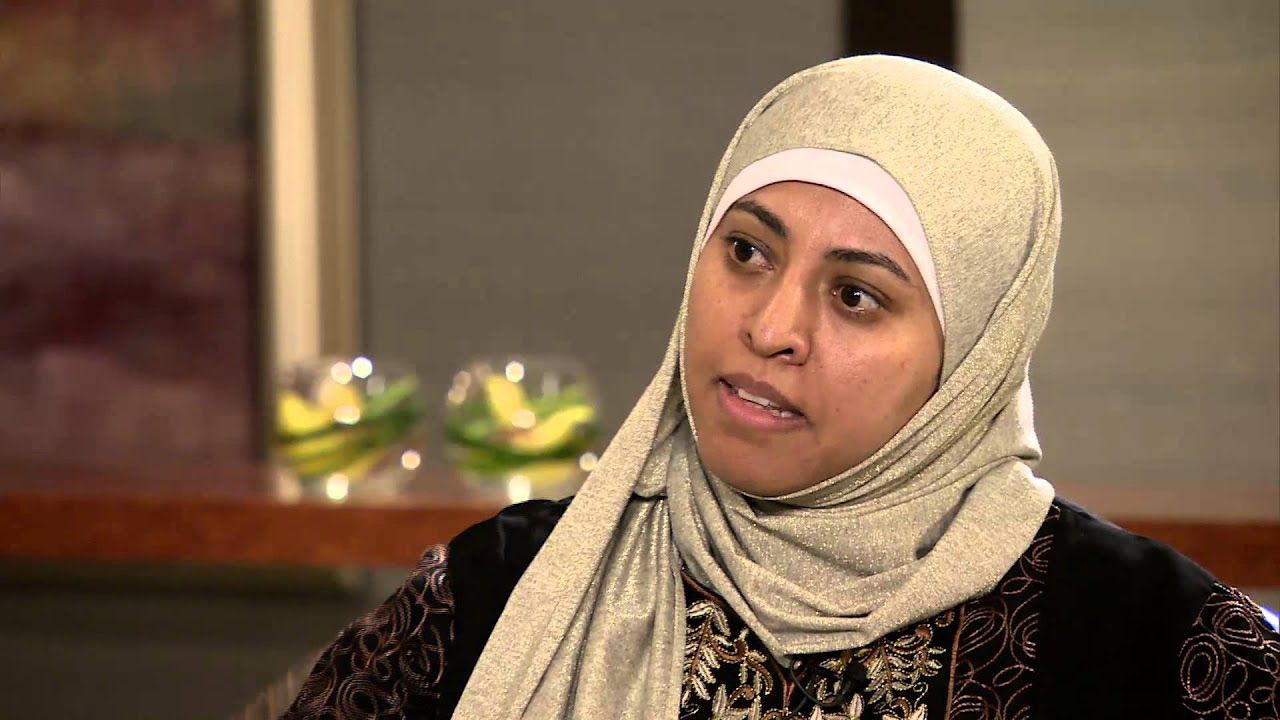 تعرّف على المرأة اليمنية الأكثر تأثيراً والتي تمتلك السلطة القادرة على إجبار الحكومة على إشراك النساء فيها بسبب قوة موقفها ومنصبها الهام