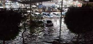 صنعاء تستغيث والمنازل القريبة من قوة السيول تنهار والأجهزة الأمنية تحذر .. ومنزل مكون من ثلاث طوابق يسقط وهذه الحصيلة الأولية