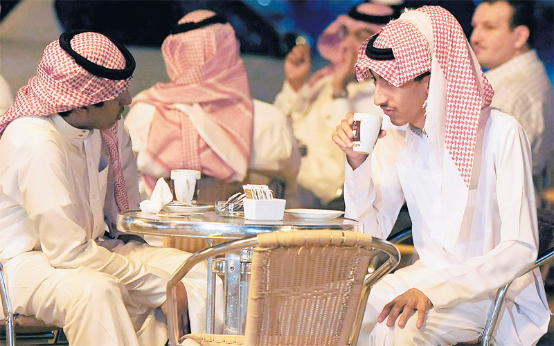 فرض غرامة مالية ضخمة على عادة يمارسها الشباب السعودي ويعشقها ونهايتها السجن