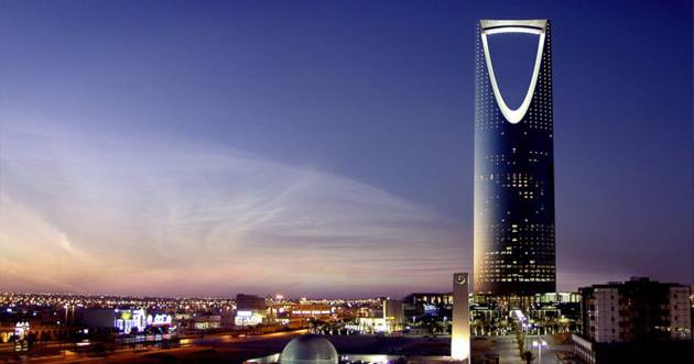 صحيفة عكاظ السعودية تكشف عن ملاحقة وترحيل مفاجئ لهذه الفئة من المقيمين بالمملكة.. هل أنت منهم؟