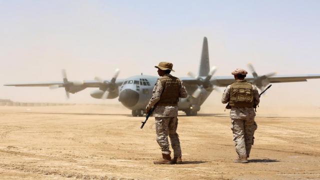 ما كان يخشاه اليمنيون .. دولة الامارات تعلن استحداث  قاعدة عسكرية ضخمة في سقطرى اليمنية .. وسط غضب شعبي عارم 