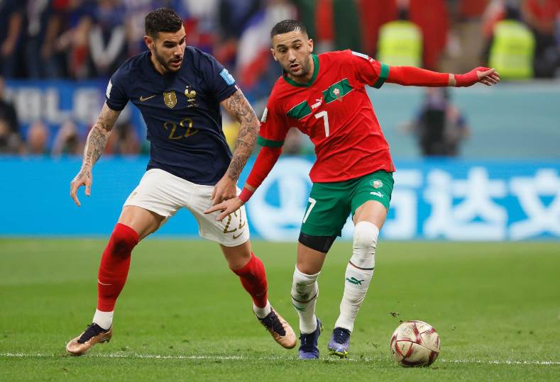 شاهد بالفيديو .. أول تهديد من أسود الأطلس على مرمى الديوك.. 