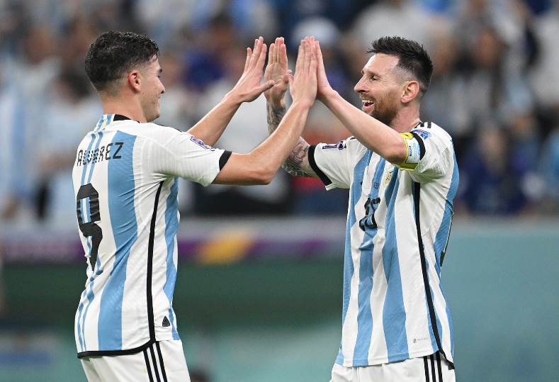 بثلاثة اهداف نظيفة .. ميسي يراقص منافسه "التانجو" ويقود بلاده لنهائي كأس العالم
