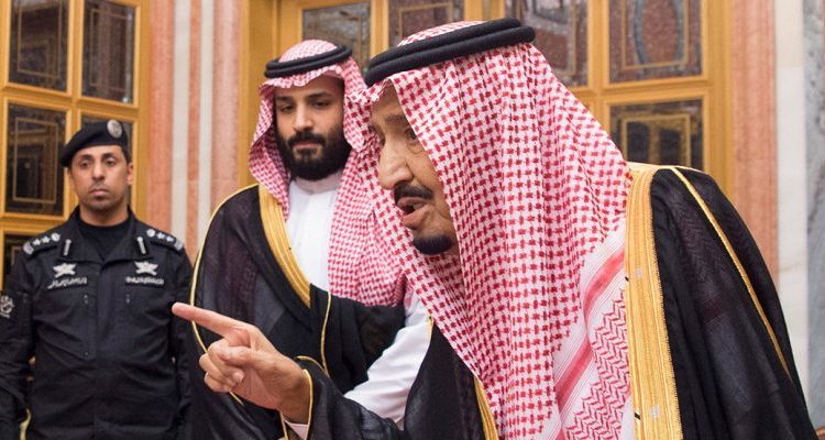 عاجل   : تقارير ومواقع أمريكية تؤكد أن السعودية تسرق 65 % من نفط اليمن بالتعاون مع هذا الشريك منذ 1980 (ترجمة خاصة)