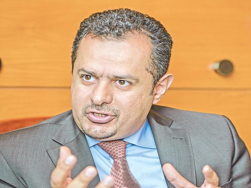 معين في خندق الانتقالي.. رفض إدانة محاولة اغتيال محافظ سقطرى وتغاضى عن مصادرة سلاح المقاومة 