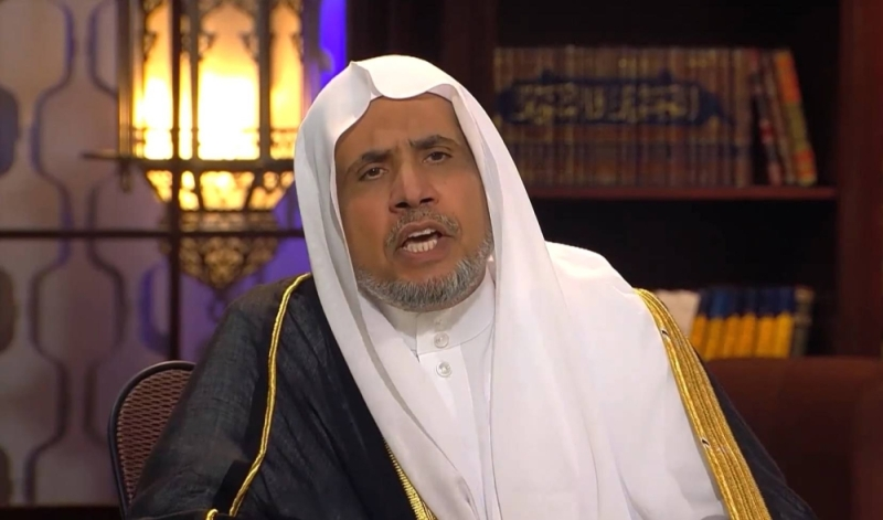 كيف يكون هناك ملائكة يعلمون الناس السحر كما ذكر في سورة البقرة ؟ ..شيخ سعودي يوضح ذلك