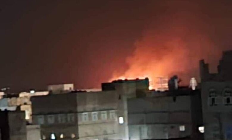 انفجارات عنيفة تهز قاعدة عسكرية للحوثيين غربي اليمن