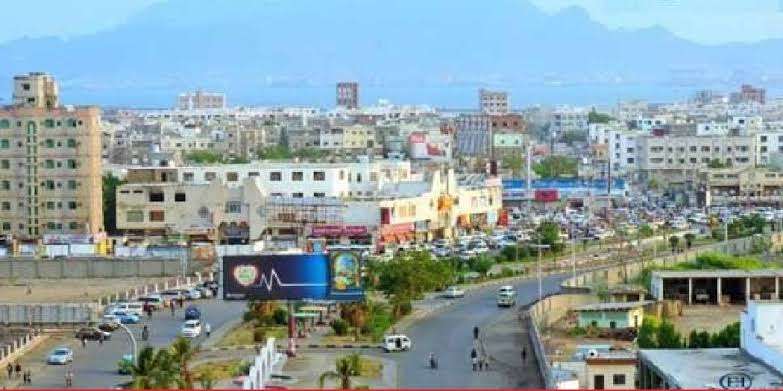 عاجل :مقتل مواطن واصابة اخر اثر اشتباكات مسلحة في عدن 