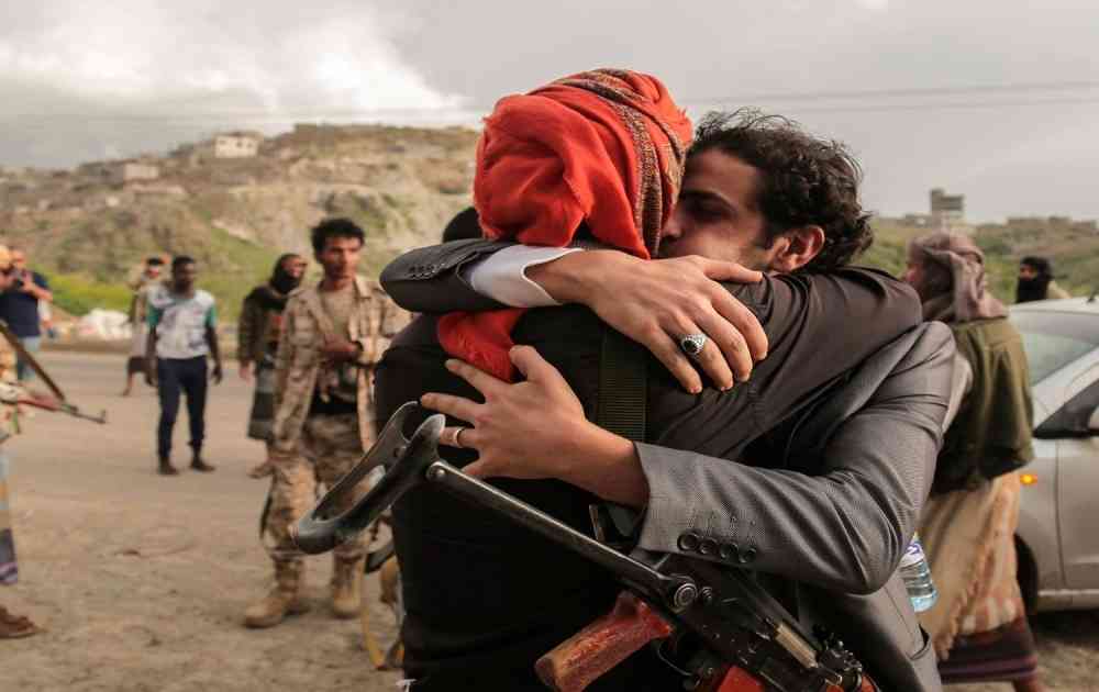 عقب َ الانتهاء من تنفيذ الصفقة الكبرى بتبادل الأسرى .. مصدر يكشف مصير شقيق الرئيس هادي 