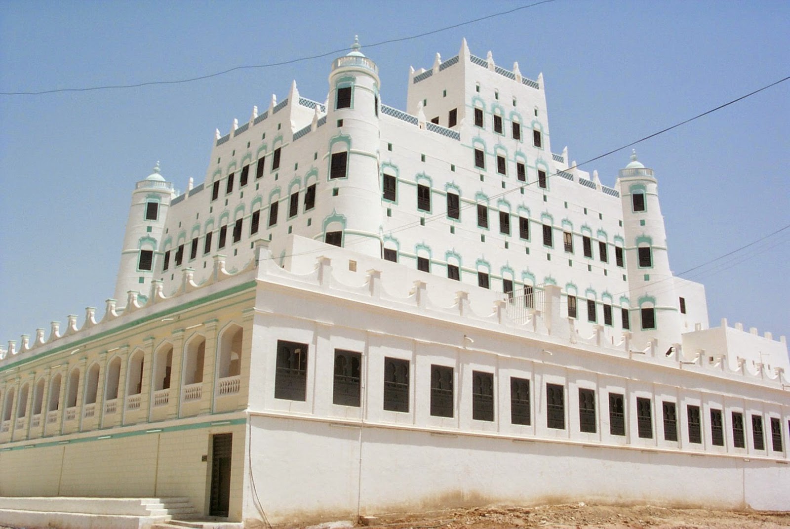 ٤٣ مليار ريال إيرادات جمارك وادي وصحراء حضرموت