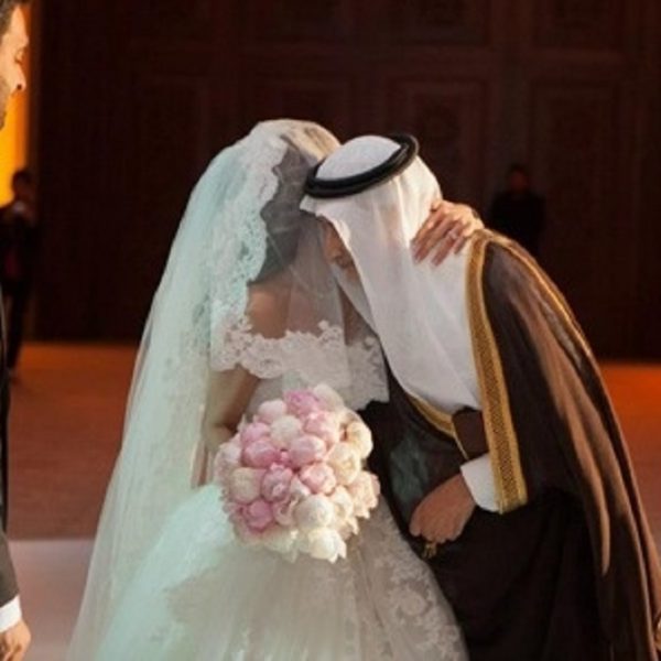 مفاجأة مزلزلة : شاهد .. عريس سعودي يكتشف بعد 7 ايام من الزفاف أن عروسه تم تبديلها بأختها .. والسبب صادم .. وهكذا كانت نهايتها ؟؟؟