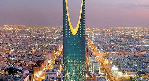 مداهمة محل بيع لحوم لعمالة وافدة في مكة .. وما عثروا عليه داخله كان صادم!!