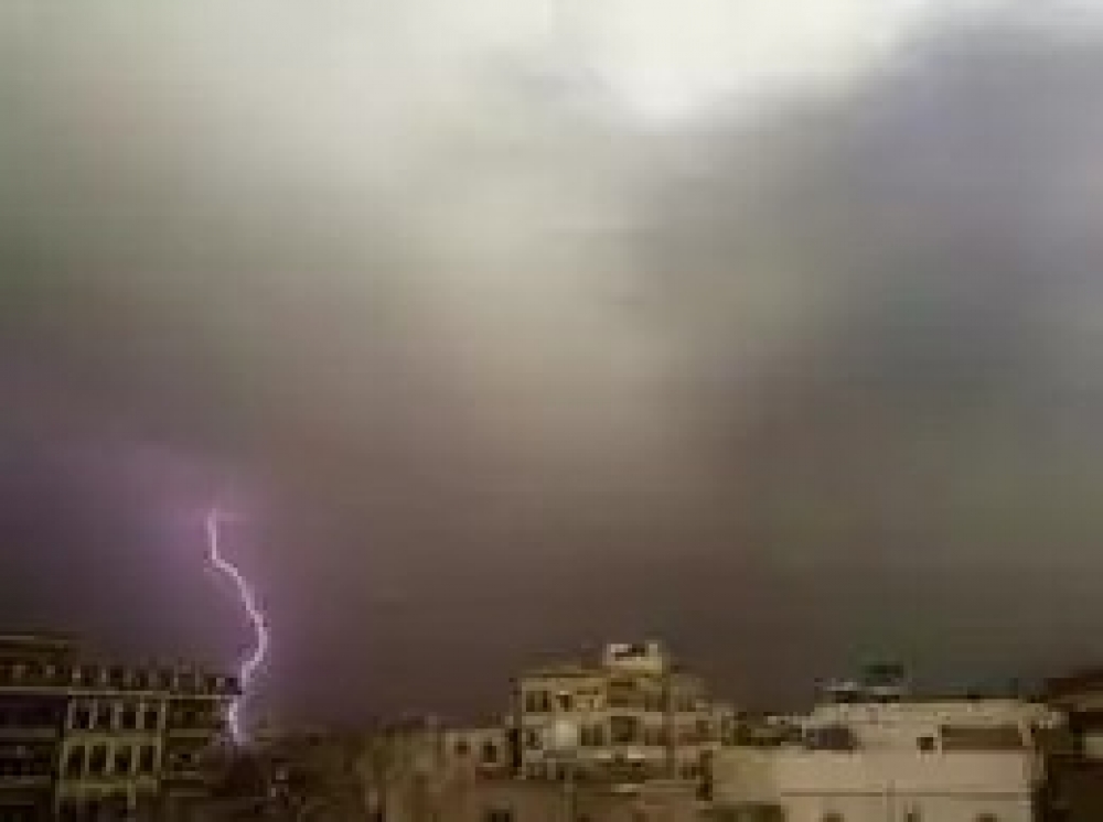 الفلكي اليمني :  11 محافظة يمنية ستشهد تغيرات طبيعية قوية خلال 24  ساعة 