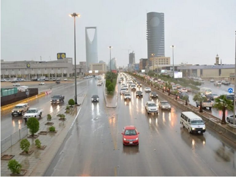 الأرصاد السعودية تطلق تحذير عاجل : أمطار رعدية وسيول وإنخفاض في الحرارة .. و موجة تقلبات جديدة في هذا الموعد !