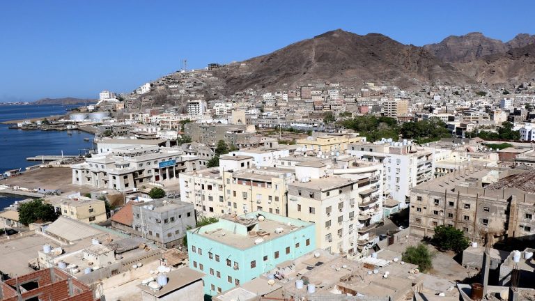 دعوات لعصيان مدني في عدن.. المجلس الانتقالي يعلق (فيديو)