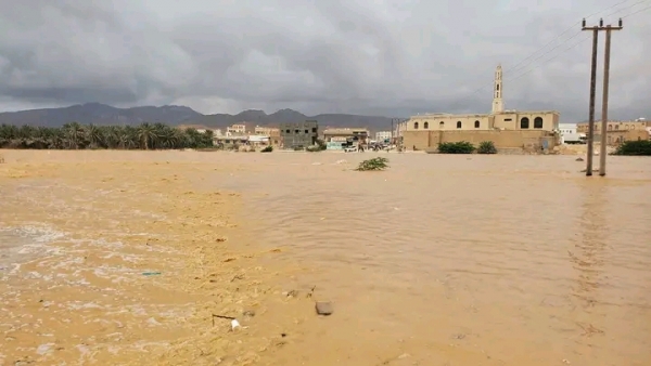 سيول الأمطار تحاصر سكان هذه المحافظة.. ونداء استغاثة للحكومة والمنظمات الإنسانية 