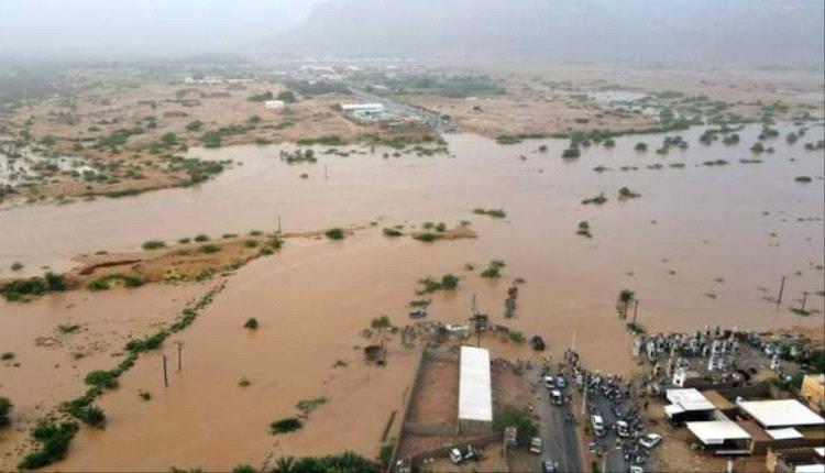 أول محافظة يمنية تشهد فيضانات بسبب هطول الأمطار الغزيرة 