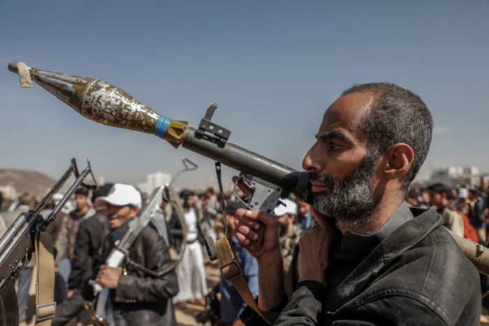 مليشيا الحوثي تنفذ حملة جبايات على منشآت صناعية بتعز