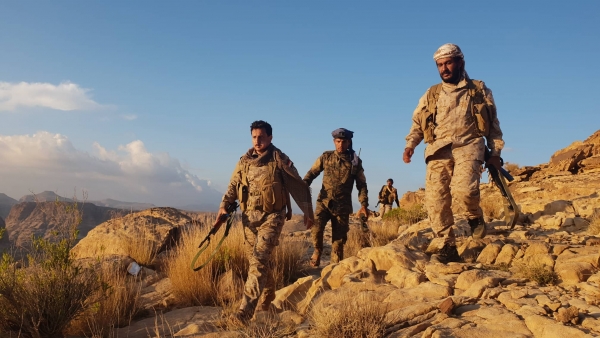 وردنا الآن .. ضابط موالي للشرعية يكشف عن " طعنة غادرة" تعرض لها الجيش الوطني في أهم جبهتان استراتجيتان !