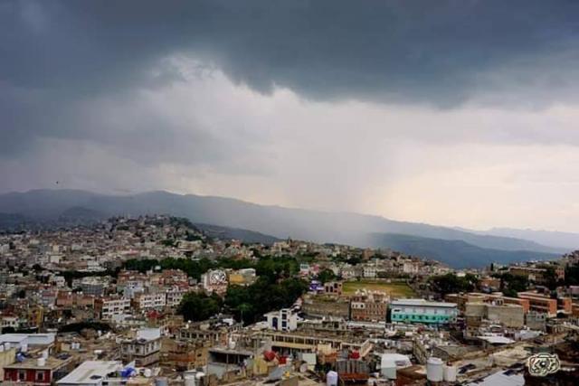 الارصاد يحذر من أمطار غزيرة ستجتاح سبع محافظات يمنية خلال الساعات القادمة