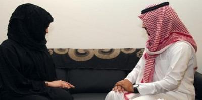 مستشارة سعودية تفجر مفاجأة وتحذر النساء .. هذا ما يحدث للرجل المتزوج بعد سن الأربعين