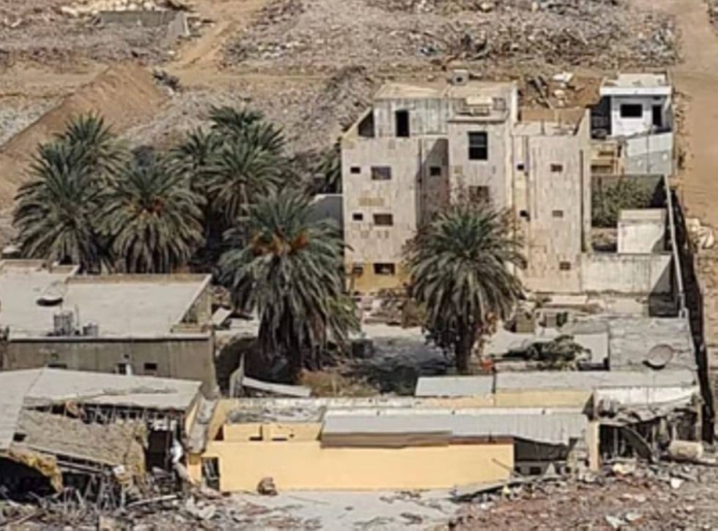 شاهد بالصور .. هذا هو مصير منزل الفنان الراحل طلال مداح بعد إبقائه دون إزالة في جدة بالسعودية !! 