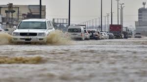 استمرار هطول الأمطار وزخات من البرد وجريان السيول لهذا اليوم الخميس في عدد من المناطق بالسعودية 