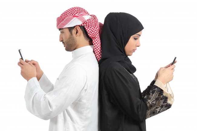 قانوني سعودي يعلن من حق المرأة فسخ عقد النكاح إذا مارس زوجها هذا الأمر بشكل متكرر !