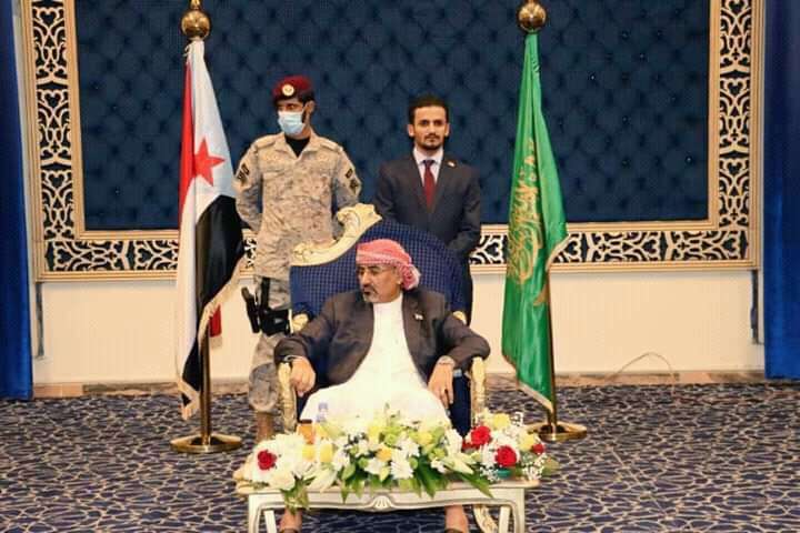 الجبواني: طلبت من السفير السعودي توضيحا بشأن رفع الزبيدي علم غير العلم اليمني في الرياض 