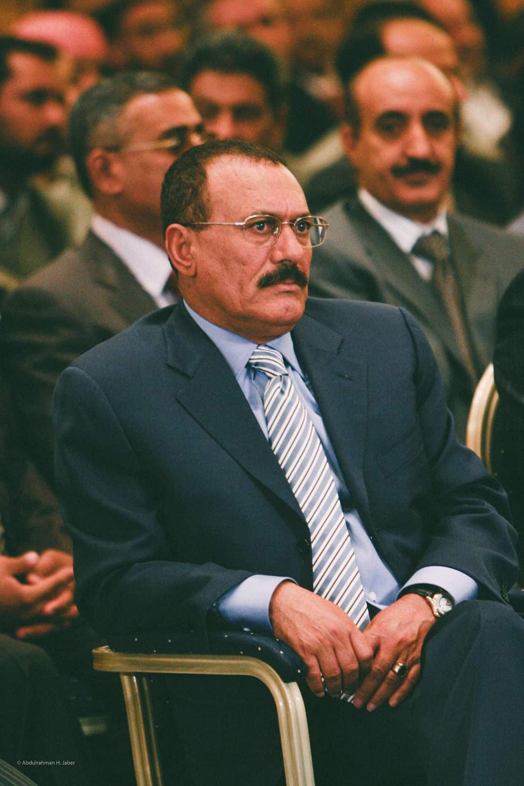 معلومات صادمة عن إسدار الستار الأخير لمقتل " الرئيس الراحل صالح "  .. وهذا هو الشخص الوحيد الذي دفنه وصلى به منفرداً