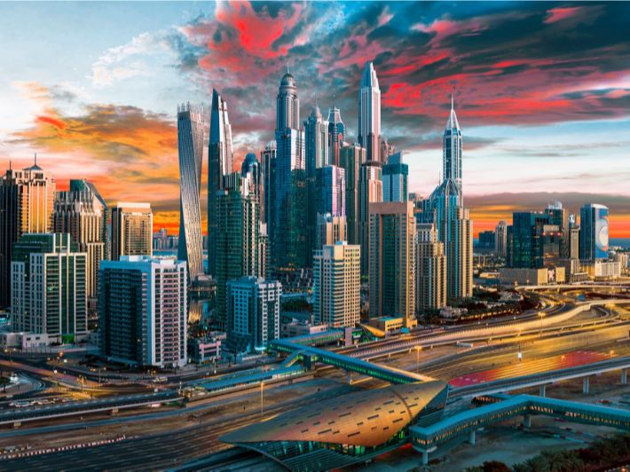 تأشيرة واقامة مجانية لجميع الجنسيات ...الامارات تعلن عن وظائف تعليمية برواتب ومزايا عالية .. قدم الان لفرصة العمر