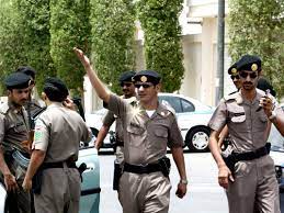 الأمن السعودي يوقف سيارة لمقيمين في جدة.. وعند التفتيش كانت الصدمة للجميع ؟