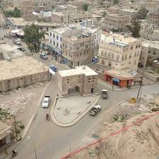البيضاء..مليشيا الحوثي تطلق النار في الشارع العام برداع بعد تفجيرها لمنازل مواطنين