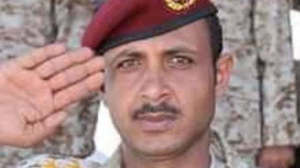 من هو الضابط اليمني الذي حزن بـ وفاته " غريفثس " وبعث تعزيه للجهات الرسمية متجاهلاً  الإشارة للحوثيين (الاسم - صورة )