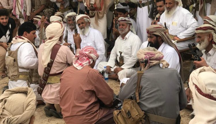 تفاصيل حقيقة أعلان قائد ميداني عسكري في مأرب انشقاقه مع مليشيا الحوثيين .. ( الاسم - الصورة )