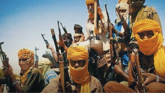 هجوم دموي وسقوط أكثر من 100 قتيل حتى الآن في هذه المدينة العربية وسط تصعيد غير مسبوق ؟
