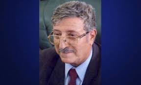 الدكتور " عبد العزيز المقالح " يخرج عن صمته ويعلق لأول مرة على اعتقال الحوثيين للاستاذ " الرويشان " ( تفاصيل)