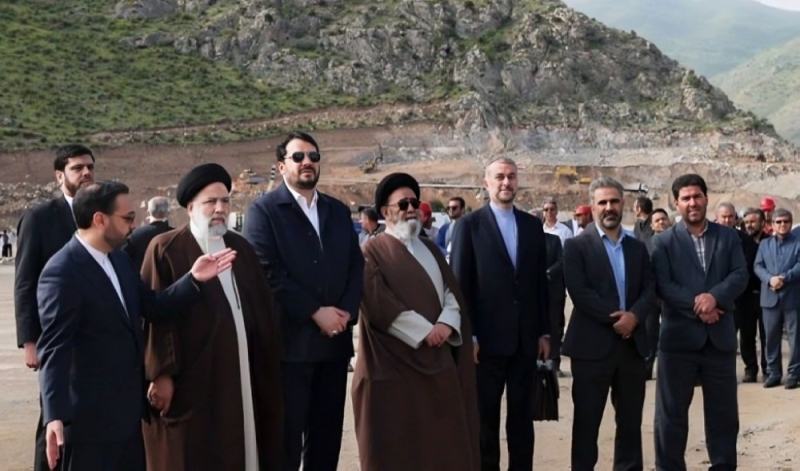 شاهد ..آخر صورة للرئيس الإيراني ووزير الخارجية ورفاقهما قبل مصرعهم في تحطم الطائرة الرئاسية الإيرانية